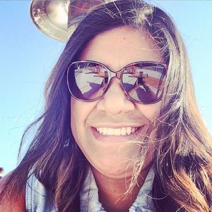 Meet your Posher, Maura